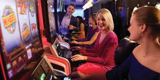 Layar pilihan permainan slot di mega77 dengan kategori Aviator, Sweet Bonanza, Gates of Olympus